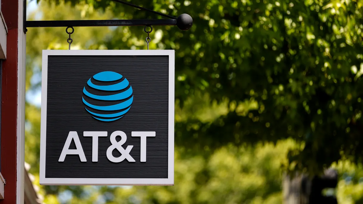 Outrage Over AT&T’s Small $5 Offer, Millions of Subscribers Complain as It Is Not Enough