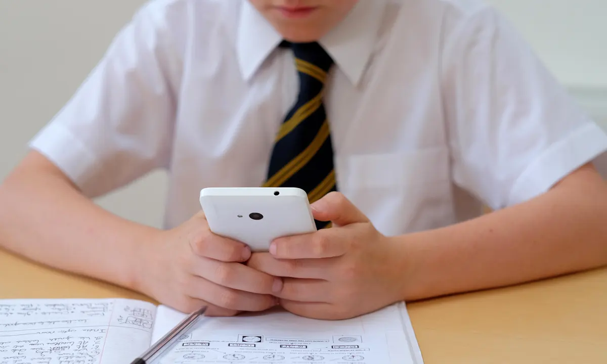 UK Schools Say Goodbye to Mobile Distractions A Fresh Look at Enhancing Classroom Focus and Student Well-being-