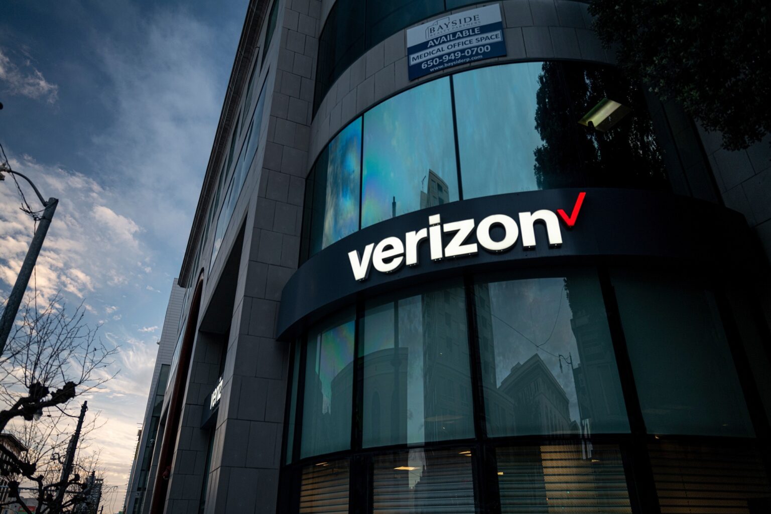 Verizon Customers Could Get Up to 100 in Settlement Money. Here's How