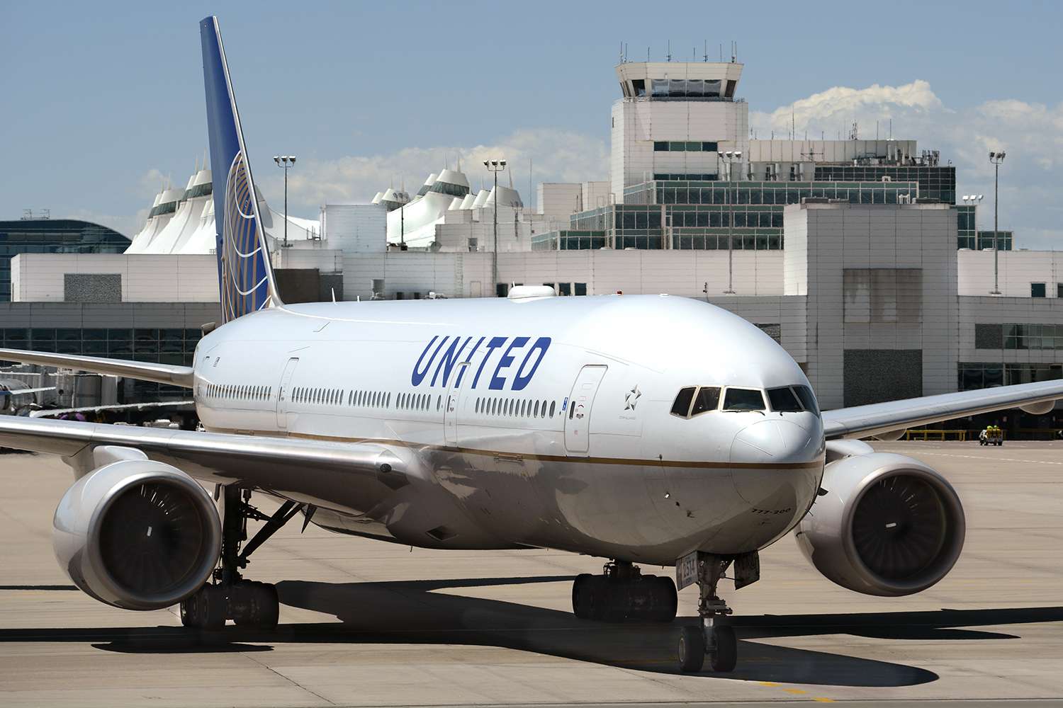 Air Travel Alert United Airlines' Rollercoaster Week of Flight Glitches and Groundings Explained--