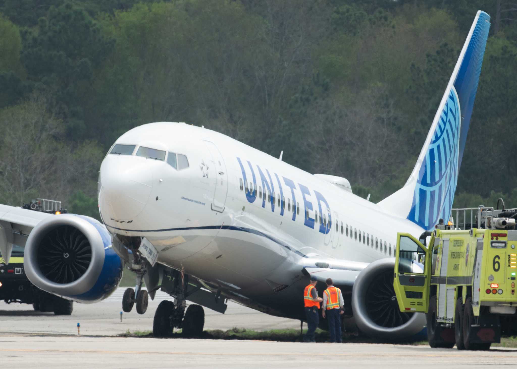 Air Travel Alert United Airlines' Rollercoaster Week of Flight Glitches and Groundings Explained--