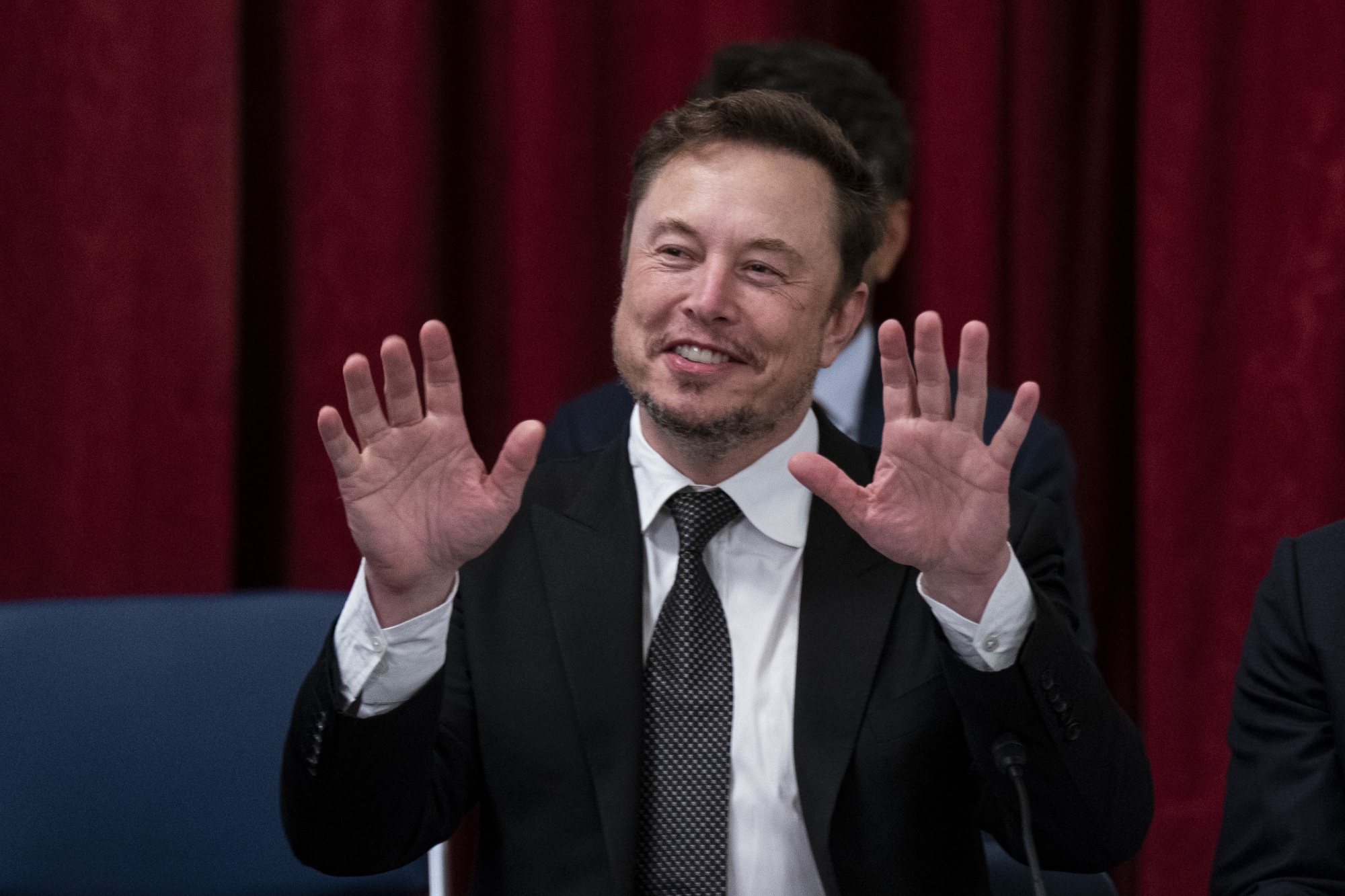 Elon Musk Explains How AI and Electric Cars Could Zap the Power Supplies by 2025