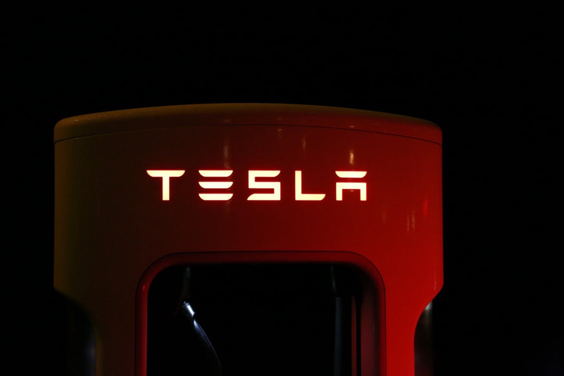 Elon Musk Shakes Up Electric Car Market: Tesla Stops Discounts, Shifts Focus to Future Tech