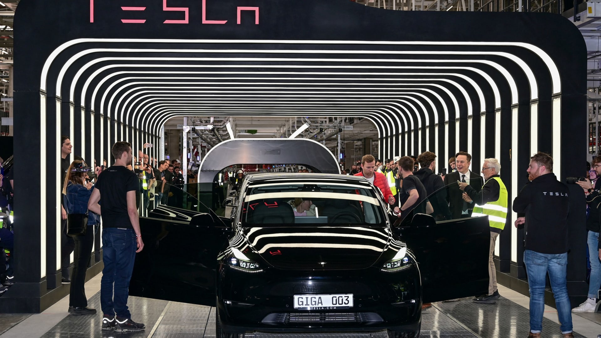 Tesla's Q1 Woes A Closer Look at the EV Giant's Delivery Dilemma