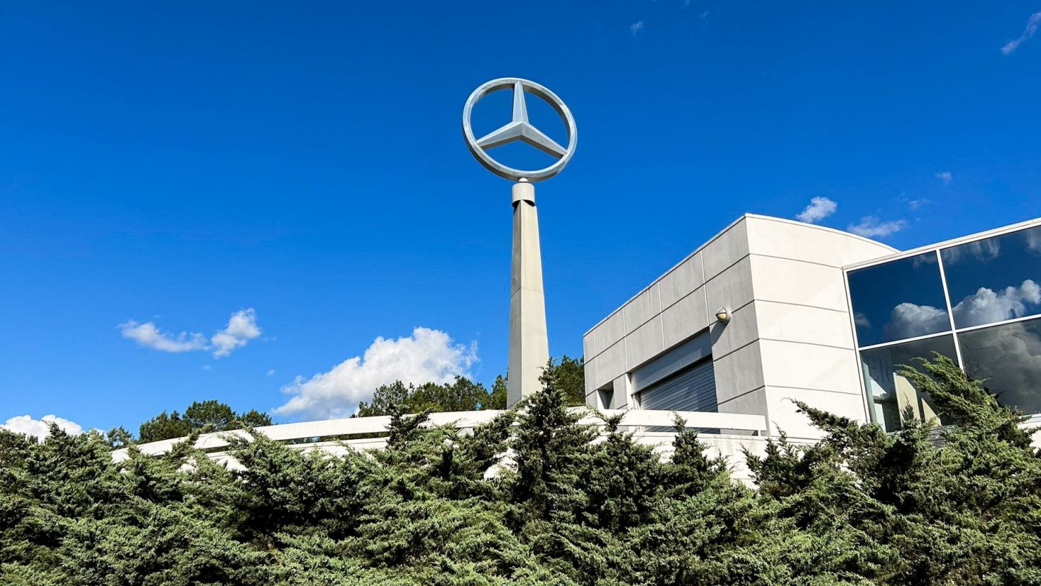 Alabama's Mercedes Workers Vote No to Union: A Major Decision Amid Auto Industry Shifts