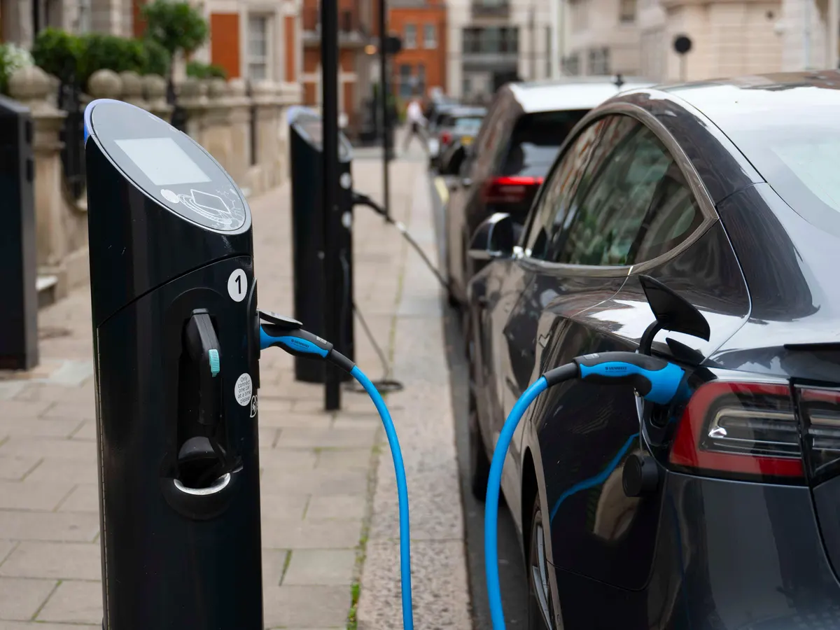 Are Silent Electric Cars a Hidden Danger? New Study Highlights Increased Risks for Pedestrians in Cities