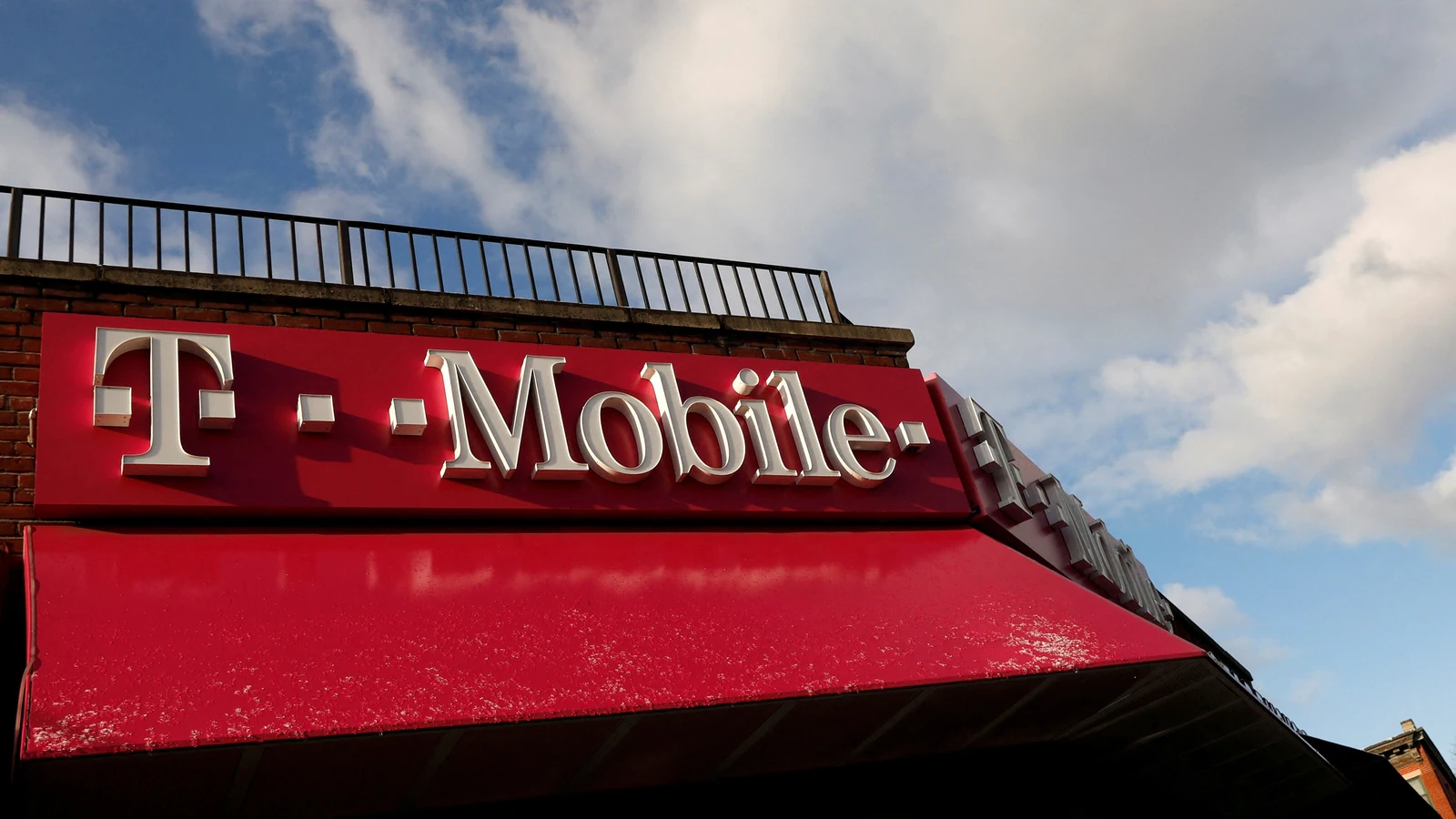 Big News in Tech T-Mobile Buys U.S. Cellular for $4.4 Billion, Promising Better Coverage and More Stores-