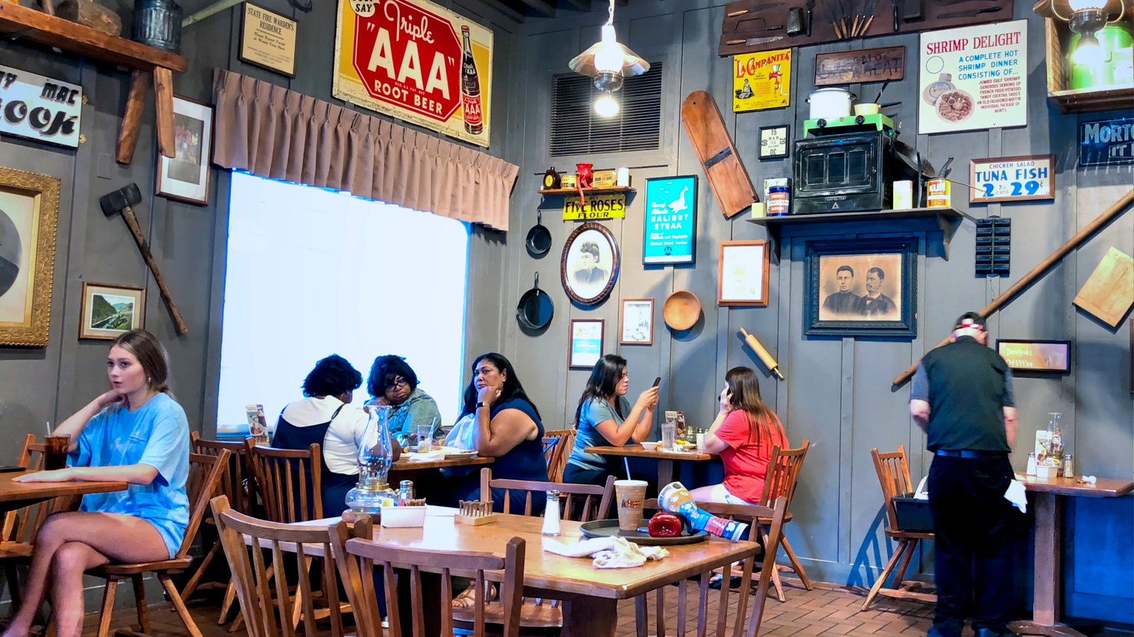 Cracker Barrel Shakes Up Menu and Decor in Big Revamp: Will It Win Back Diners and Boost Stock?