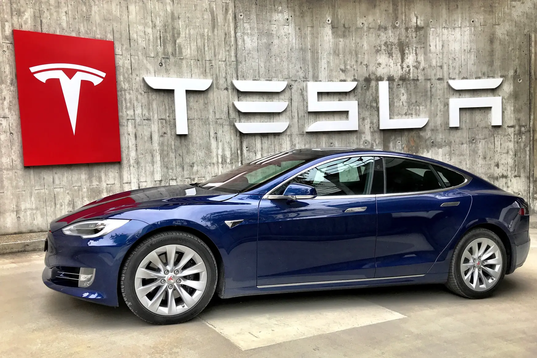 Ex-Tesla Employee Reveals Work Culture and Impact of Recent Layoffs
