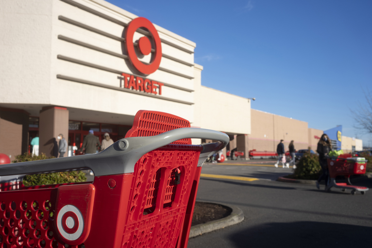 How Target and Walmart Slash Prices to Fight Inflation Woes: A Closer Look at Retail Strategy
