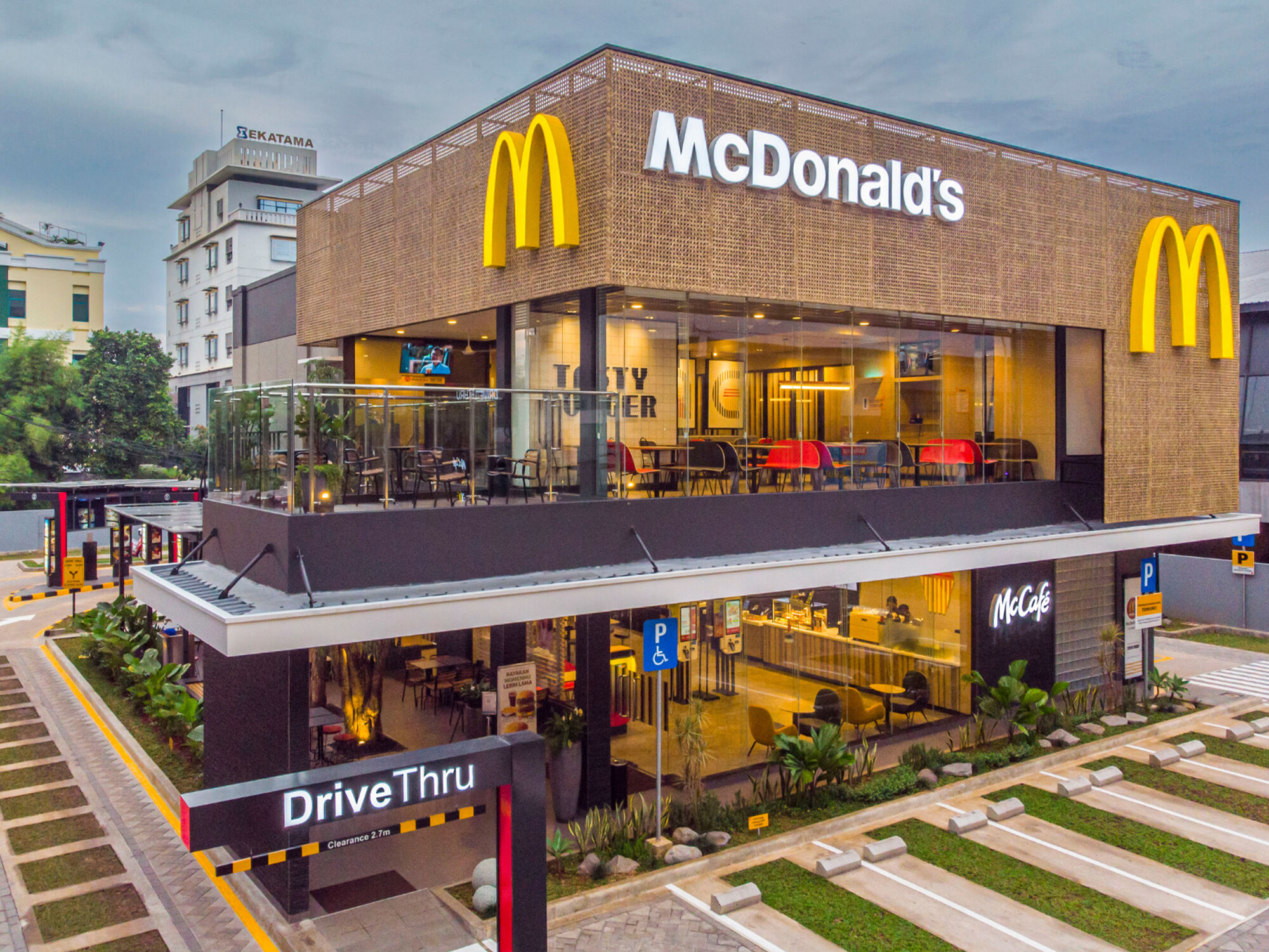 McDonald's Rolls Out $5 Meal Deal Amid Franchisee Concerns for Sustainable Pricing----