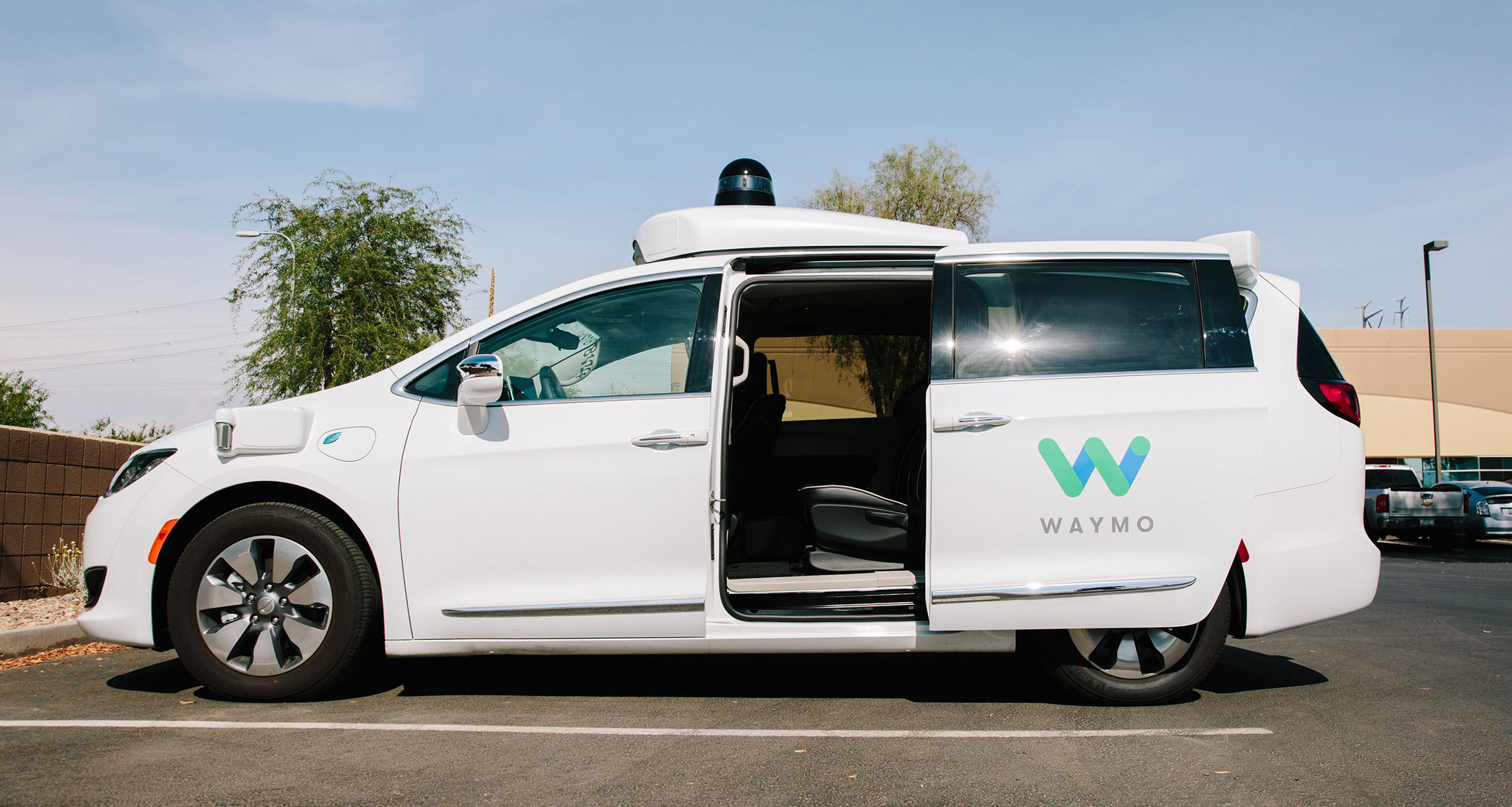 Meet the Future How Waymo's Self-Driving Taxis Are Changing Daily Commutes in Big Cities
