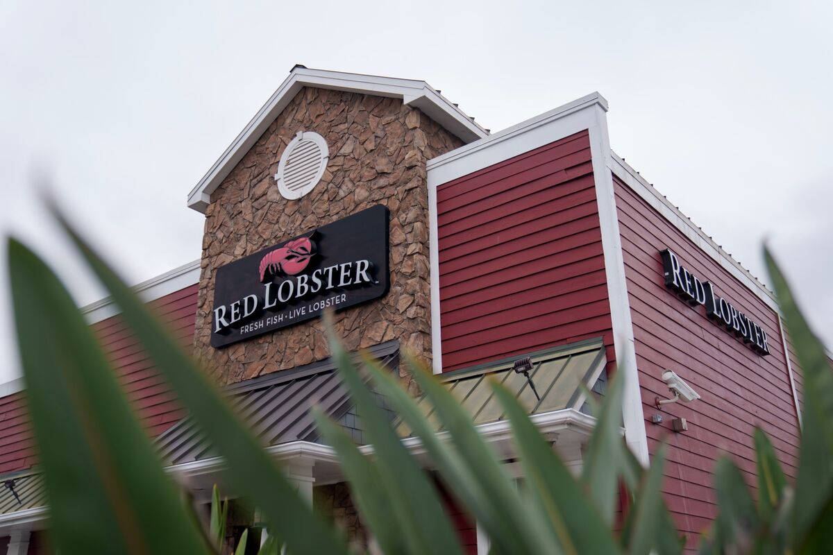 Red Lobster’s Bold Move How Chapter 11 Bankruptcy Could Turn the Tide for the Beloved Seafood Chain-