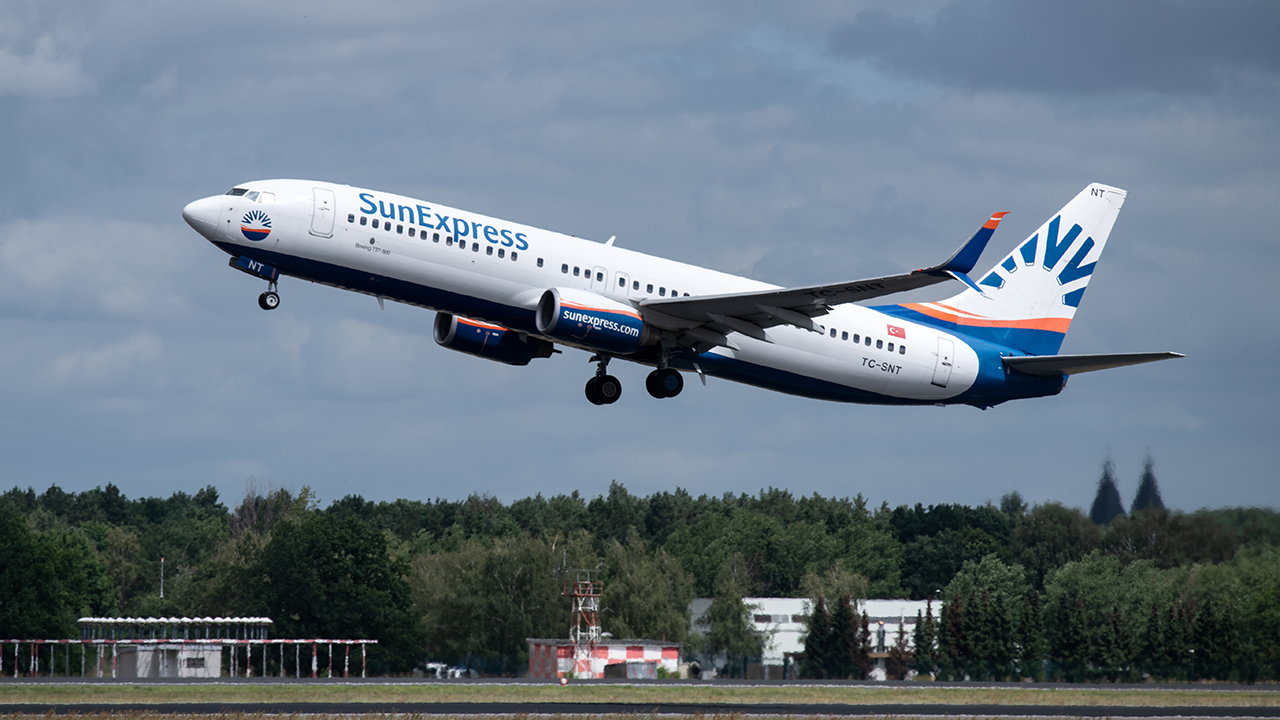 SunExpress Airlines Deboarded a British Family Over Peanut Allergy Concerns