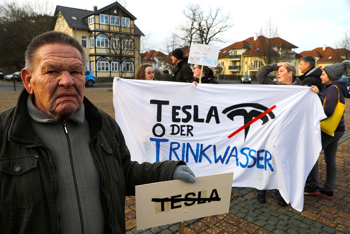 Treehouse Protesters Gain Ground: Extended Stay for Tesla Berlin Camp Sparks Debate