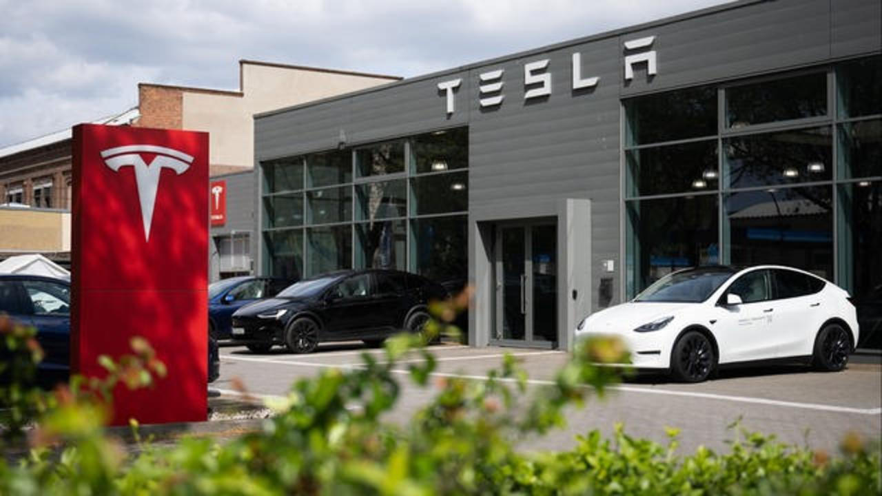 Turmoil at Tesla: Senior HR Director Departs Amid Sweeping Layoffs