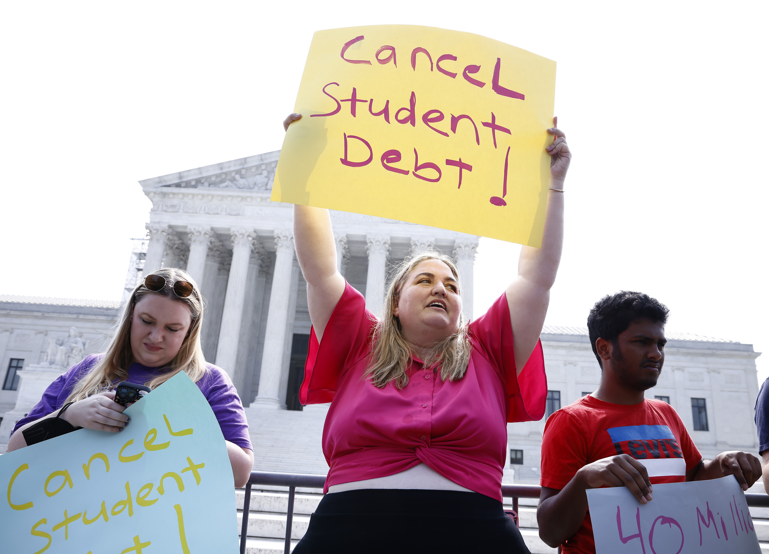 An elite student loan provider allegedly instructed its employees to put clients on wait