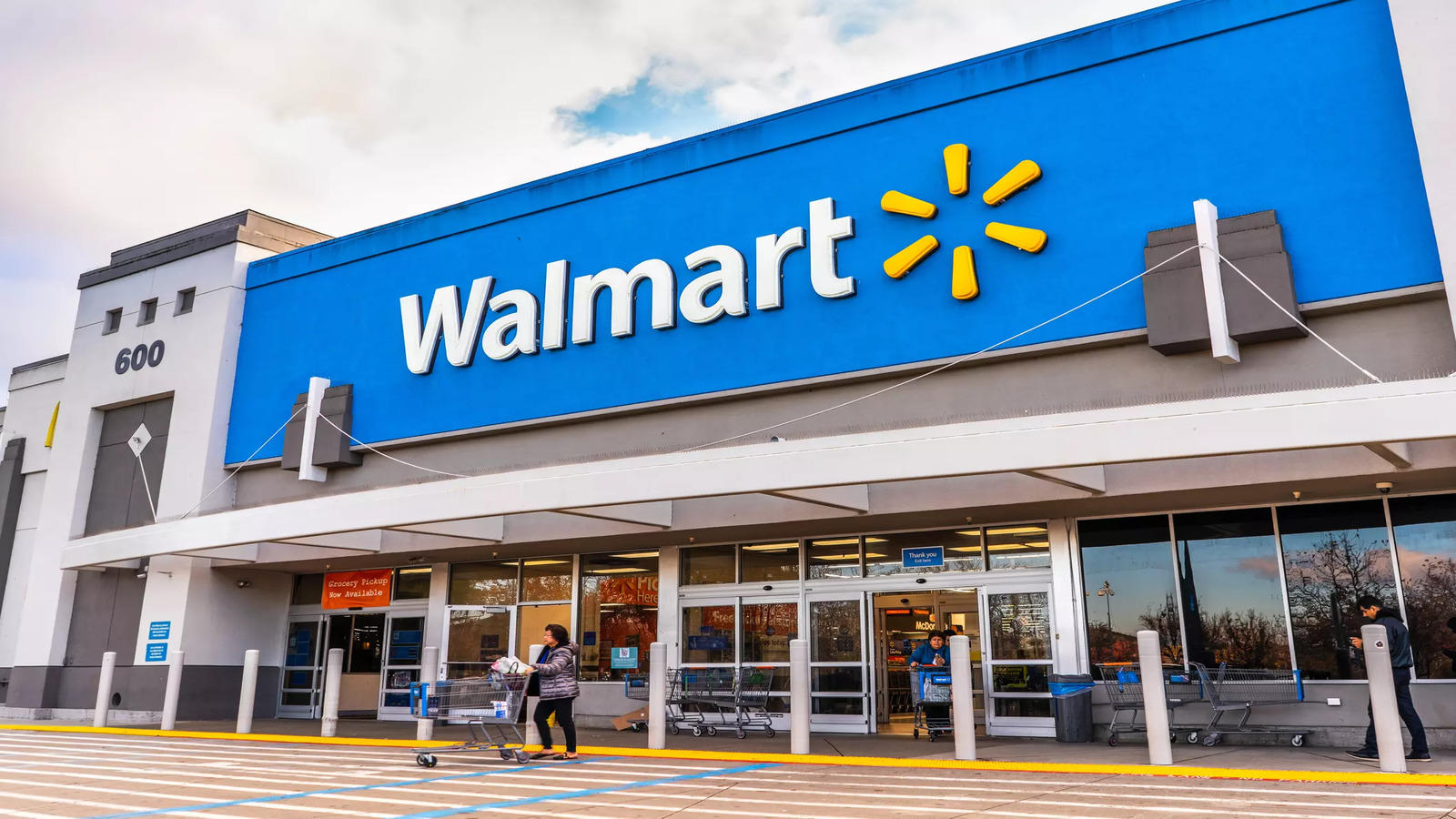 Walmart's New Strategy Wins Over Wealthy Shoppers Amid Retail Challenges