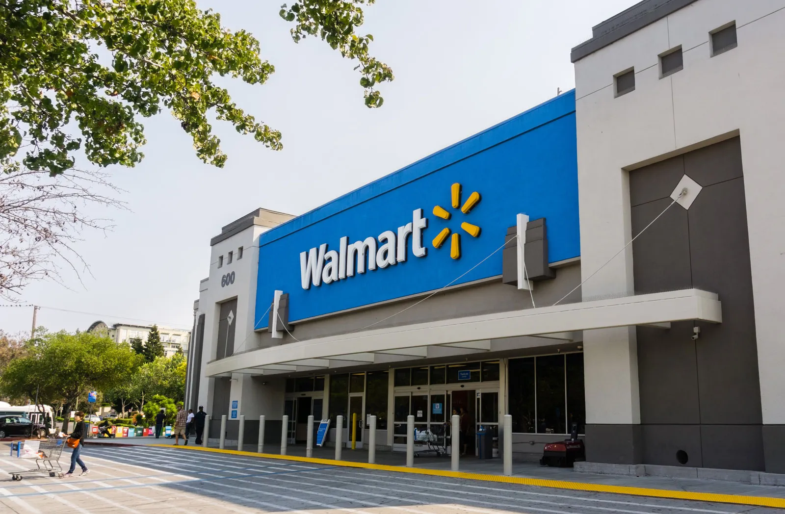 Walmart's Strategic Reshuffle: A Shift Toward Centralization Amid Corporate Layoffs