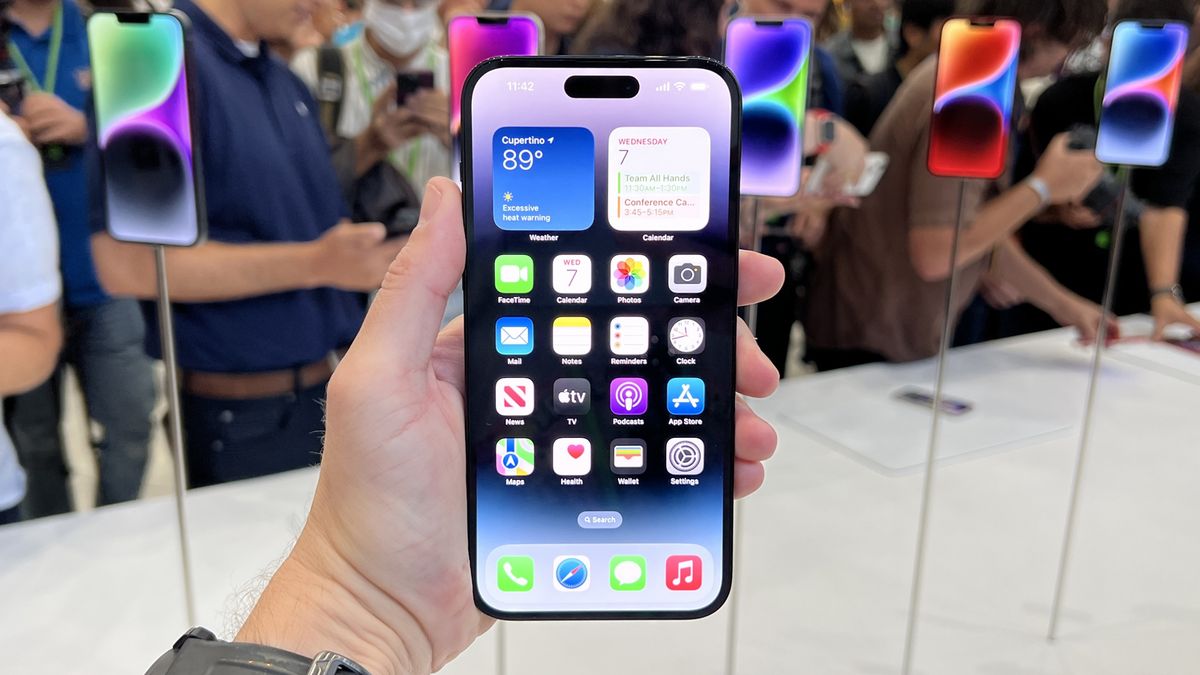Why Did Deleted Photos Suddenly Reappear on iPhones? Apple Explains the Mystery Behind iOS Glitch