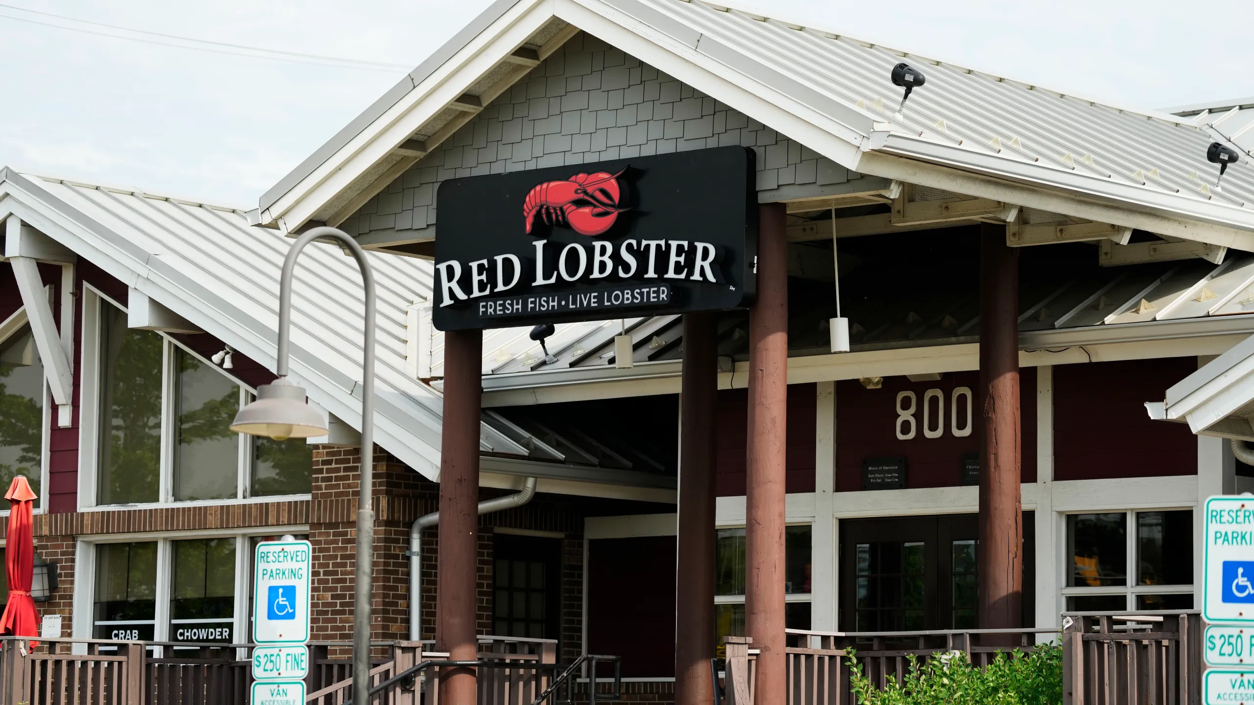 Why Red Lobster's CEO Quit Eating Lobster: Inside the Seafood Chain's Bankruptcy Story