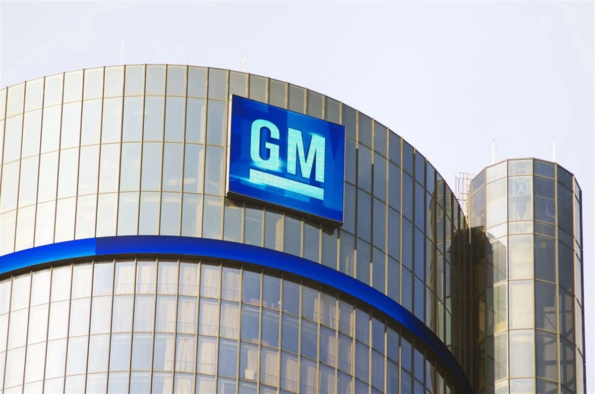 General Motors Adjusts Strategy Amid EV Challenges and Strengthens Shareholder Returns