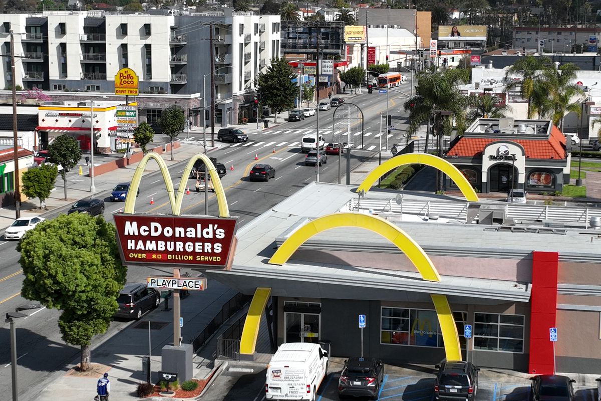 Job Cuts Hit California Fast Food: What the $20 Minimum Wage Means for Your Favorite Eats