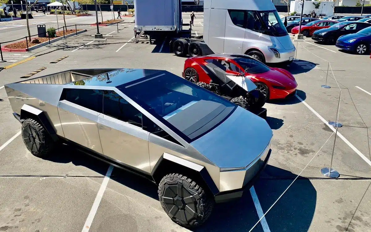Man Faces $50,000 Fine for Selling His Tesla Cybertruck That Won't Fit in His Apartment Parking--