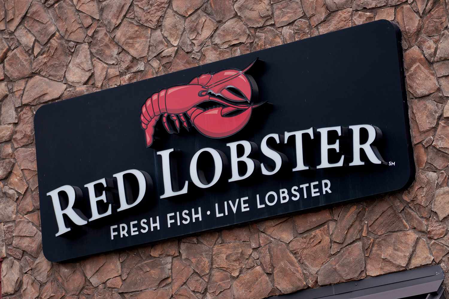 Red Lobster Shuts Down PETA's Push for Vegan Menus Amid Seafood Ethics Debate----
