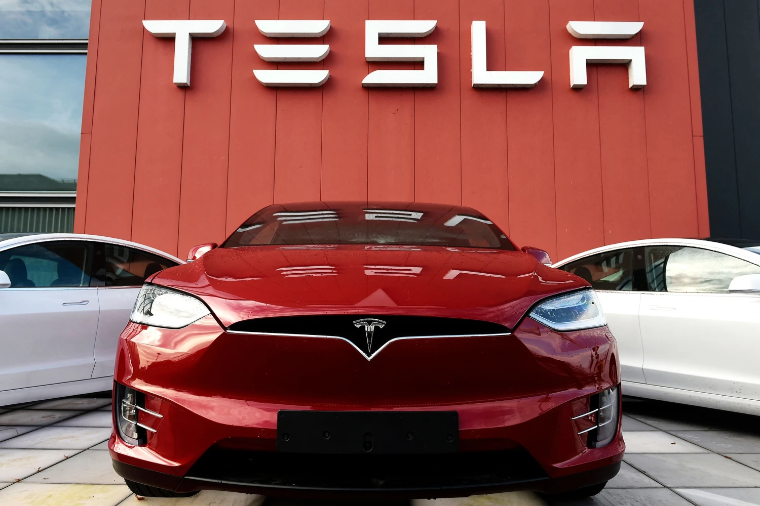 Tesla Faces New Challenges Over 125,000 Cars Recalled for Seat Belt Safety Issues--