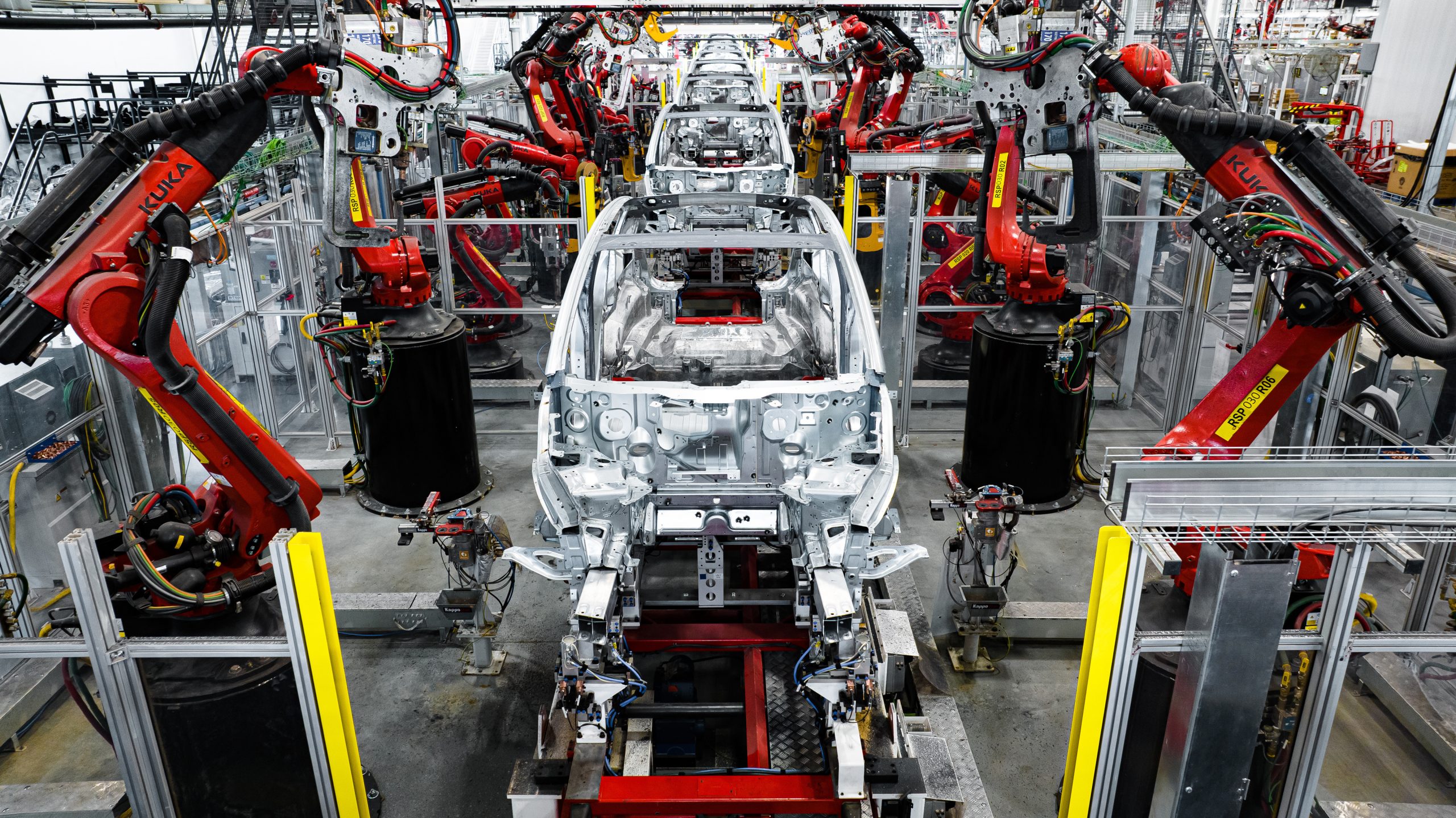 Tesla Tunes Up: Strategic Shutdowns at German Plant Aim to Boost Production Efficiency