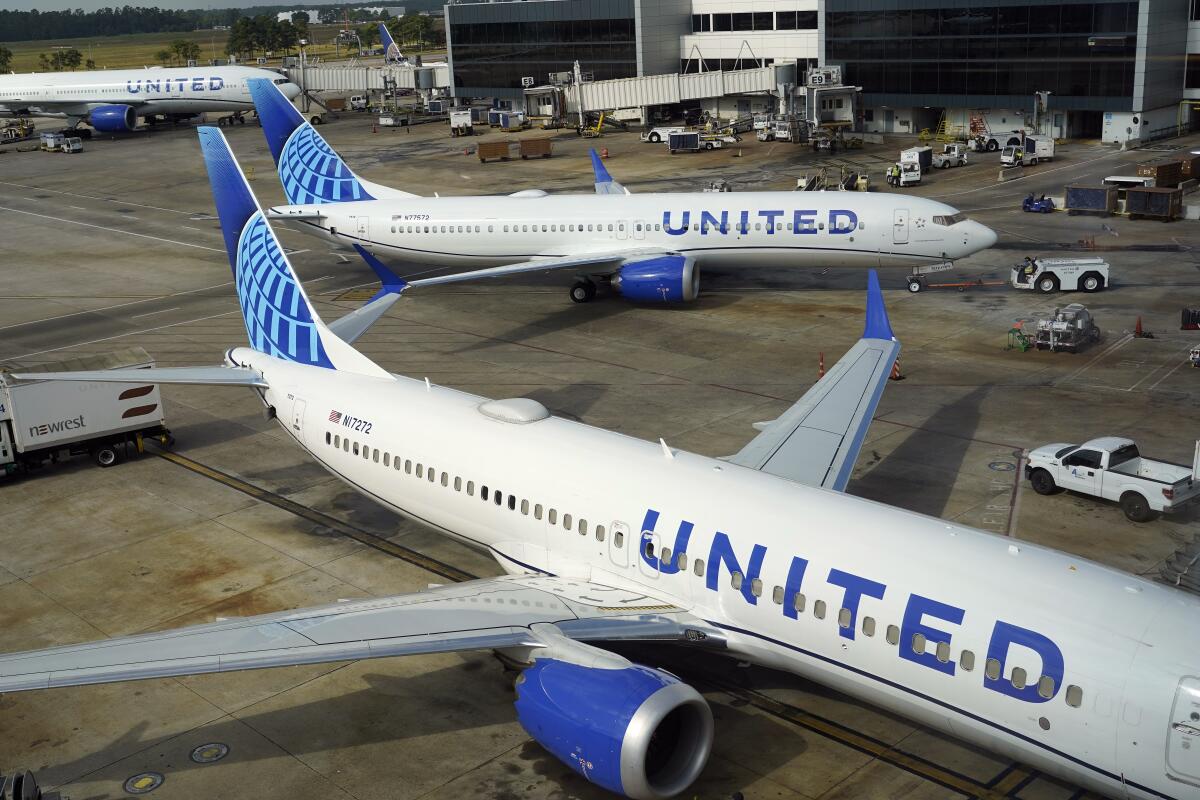 United Airlines Flight From Vancouver to Houston Turned Into a Distressing Journey As 24 Passengers Reported Nausea