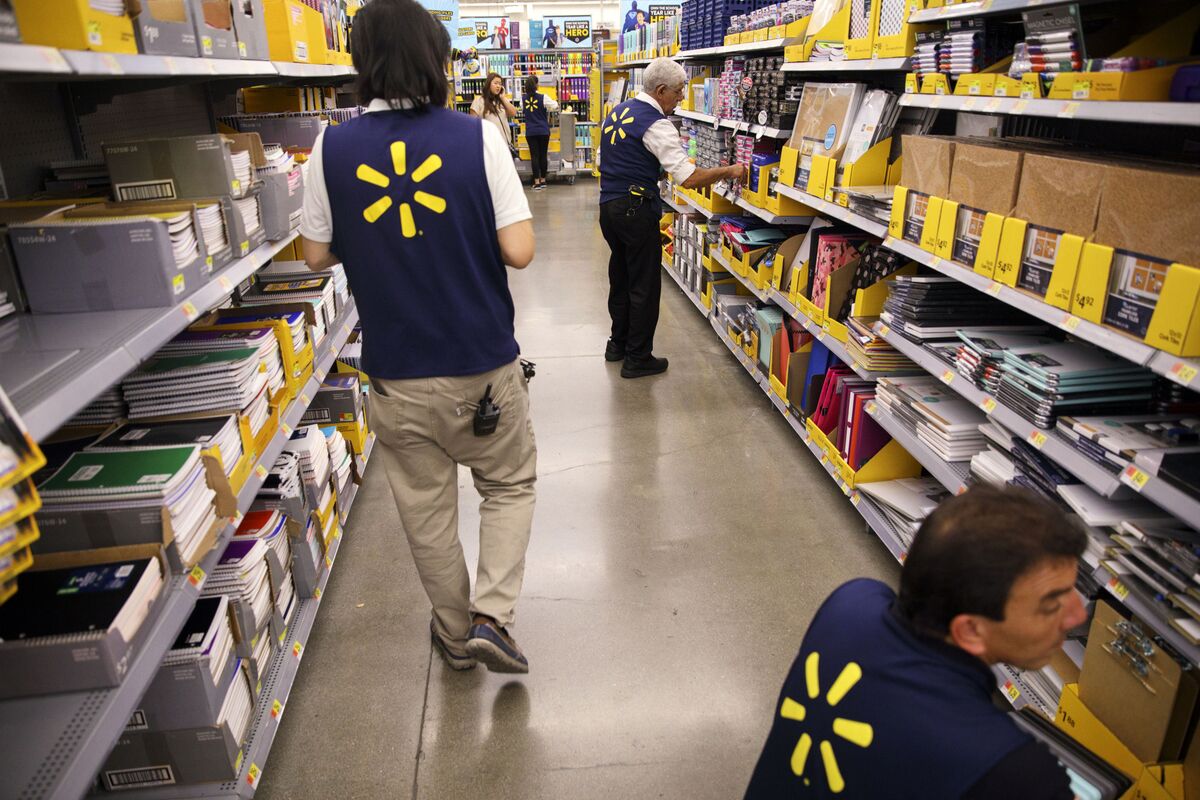 Walmart Cheers U.S. Hourly Workers with Fresh Bonus Plans Amid Store Expansion Drive---