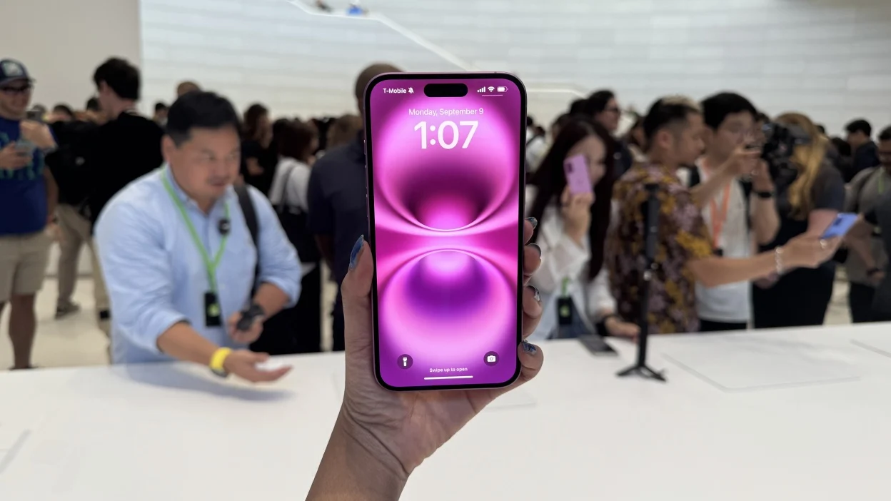 Discover the New iPhone 16 Pro Max Cool Camera Tricks and All-Day Battery Life Just Revealed!--