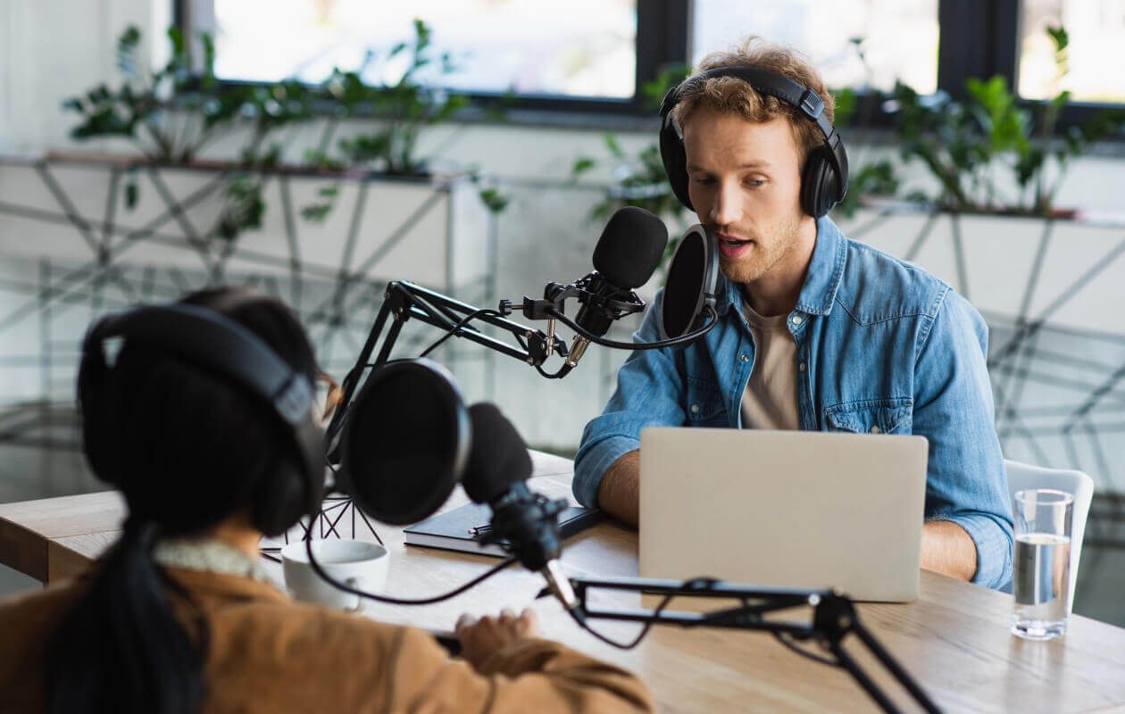 60+ Best Tech Podcasts to Follow for 2024-------