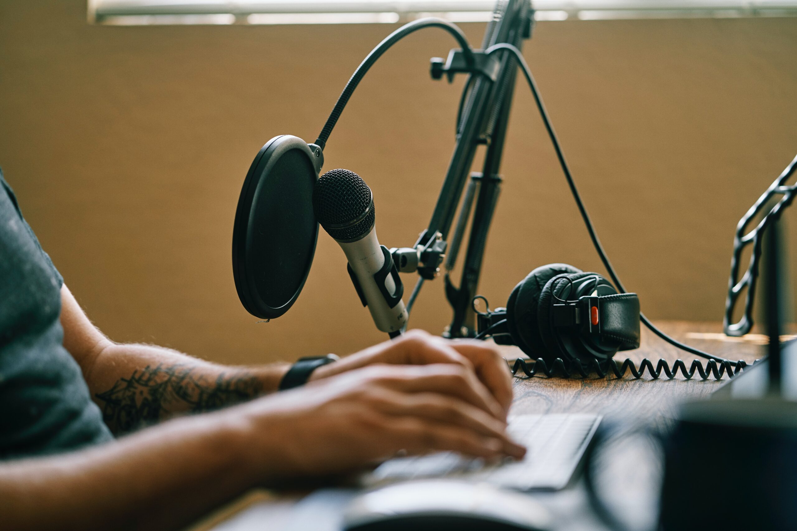 60+ Best Tech Podcasts to Follow for 2024--------------