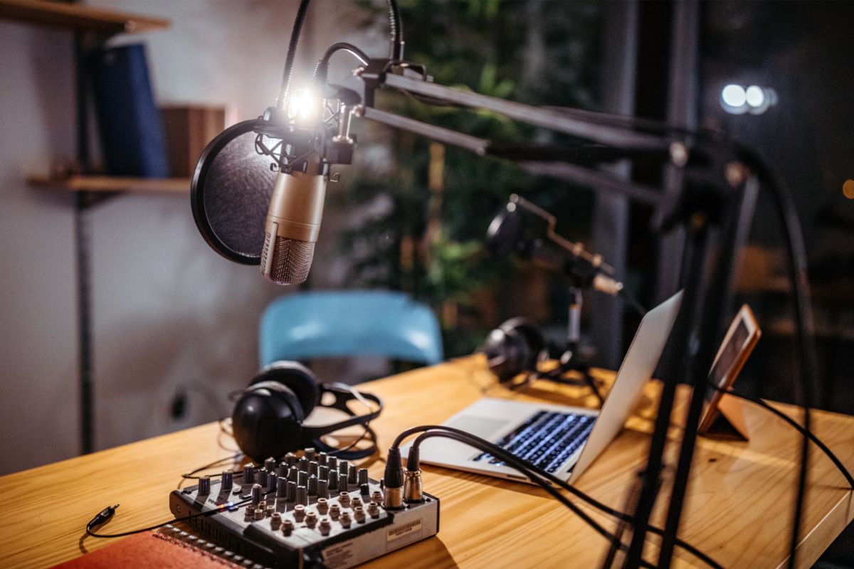 60+ Best Tech Podcasts to Follow for 2024--------