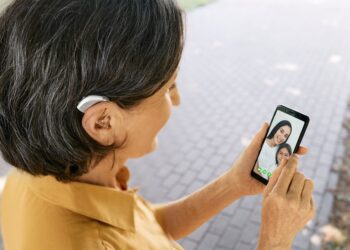 New FCC Rule Every Smartphone Will Now Work with Your Hearing Aids!