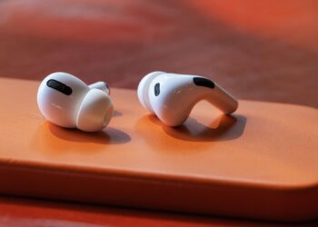 Revolutionizing Hearing Health: Apple's AirPods Pro 2 Usher in a New Era of Hearing Aid Technology