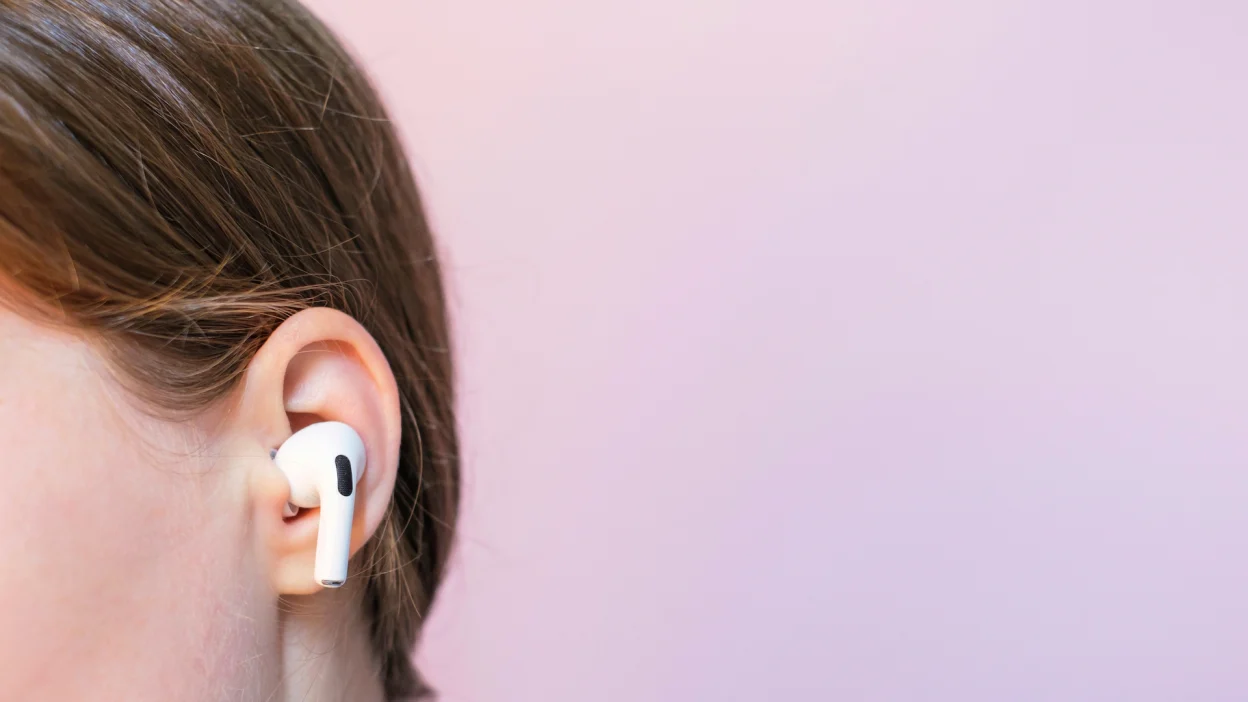 Revolutionizing Hearing Health: Apple's AirPods Pro 2 Usher in a New Era of Hearing Aid Technology