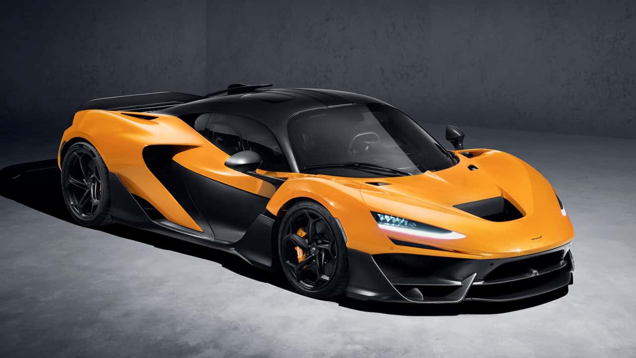 Watch How the McLaren W1 Hypercar Instantly Transforms From Road Car to Race Beast in Just Seconds