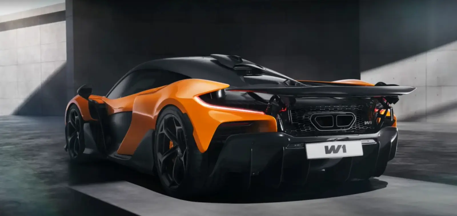 Watch How the McLaren W1 Hypercar Instantly Transforms From Road Car to Race Beast in Just Seconds