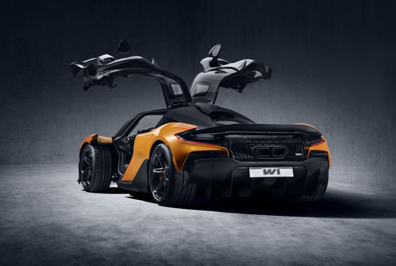 Watch How the McLaren W1 Hypercar Instantly Transforms From Road Car to Race Beast in Just Seconds