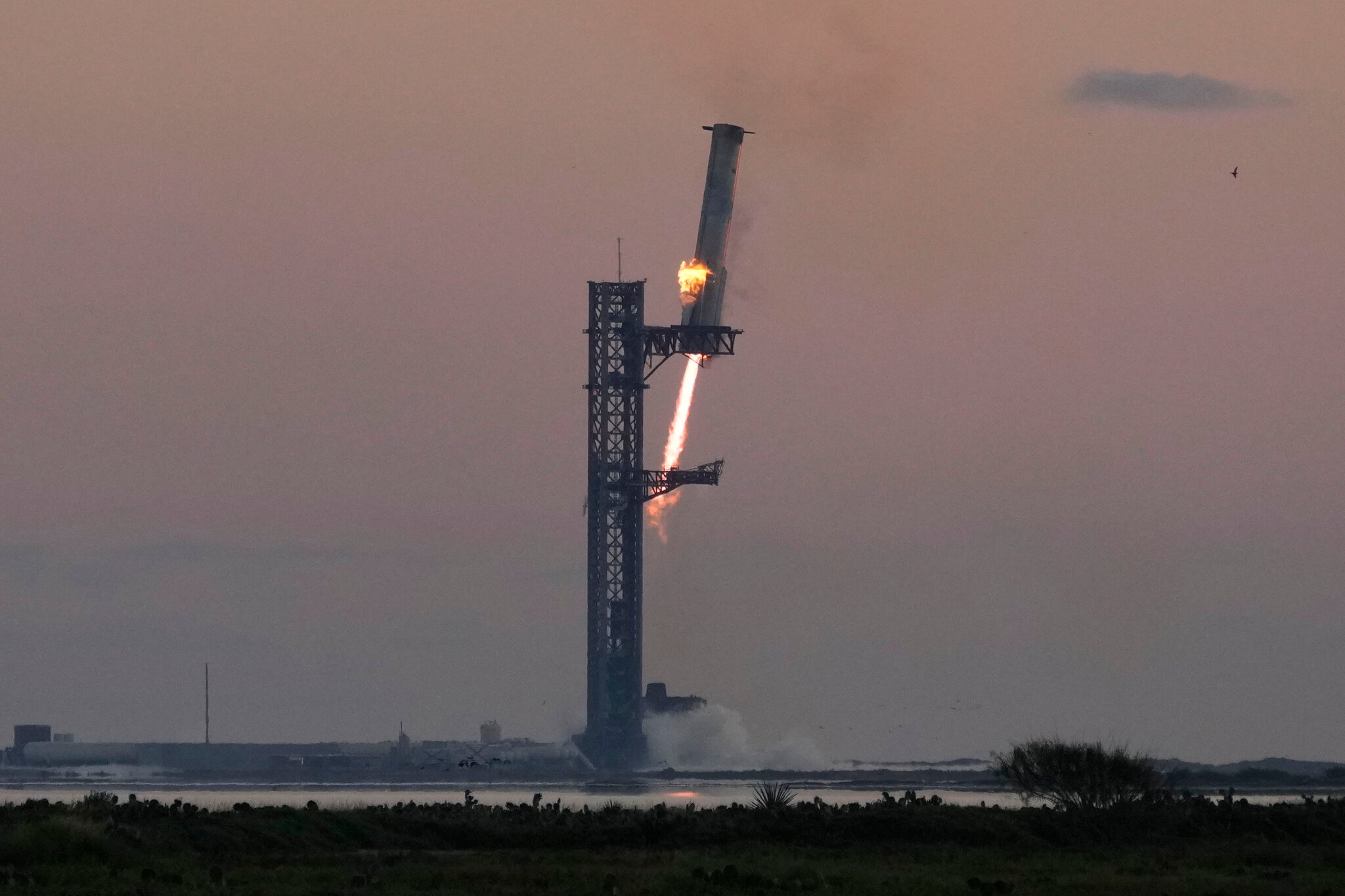 Watch SpaceX's Latest Launch Super Heavy Rocket Nails a Mid-Air Catch Back at Texas Base-