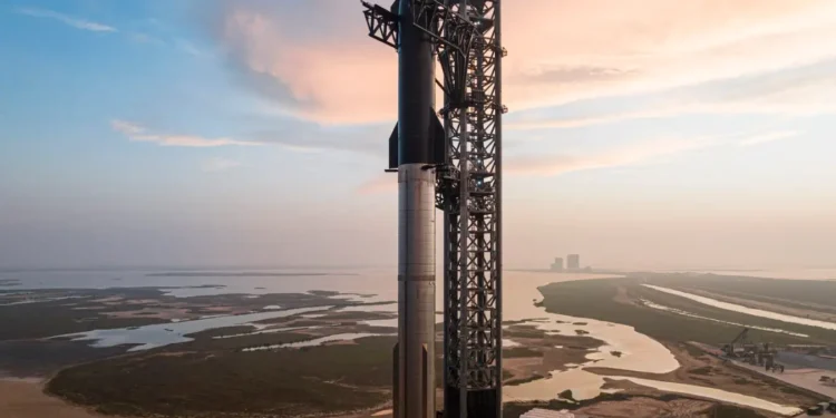 Watch SpaceX's Latest Launch Super Heavy Rocket Nails a Mid-Air Catch Back at Texas Base