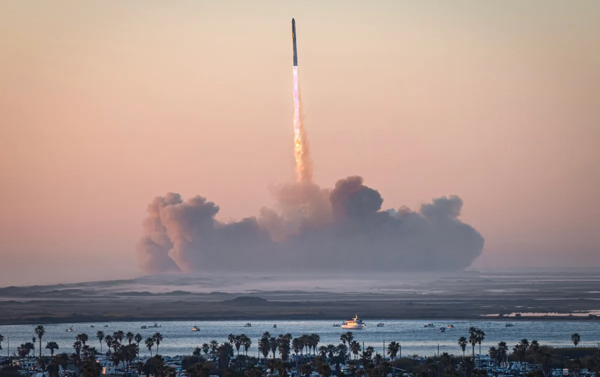 Watch SpaceX's Newest Starship Test Amazing Rocket Catch and Stunning Space Views Captured!--