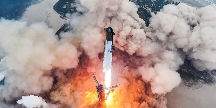 Watch SpaceX's Newest Starship Test Amazing Rocket Catch and Stunning Space Views Captured!