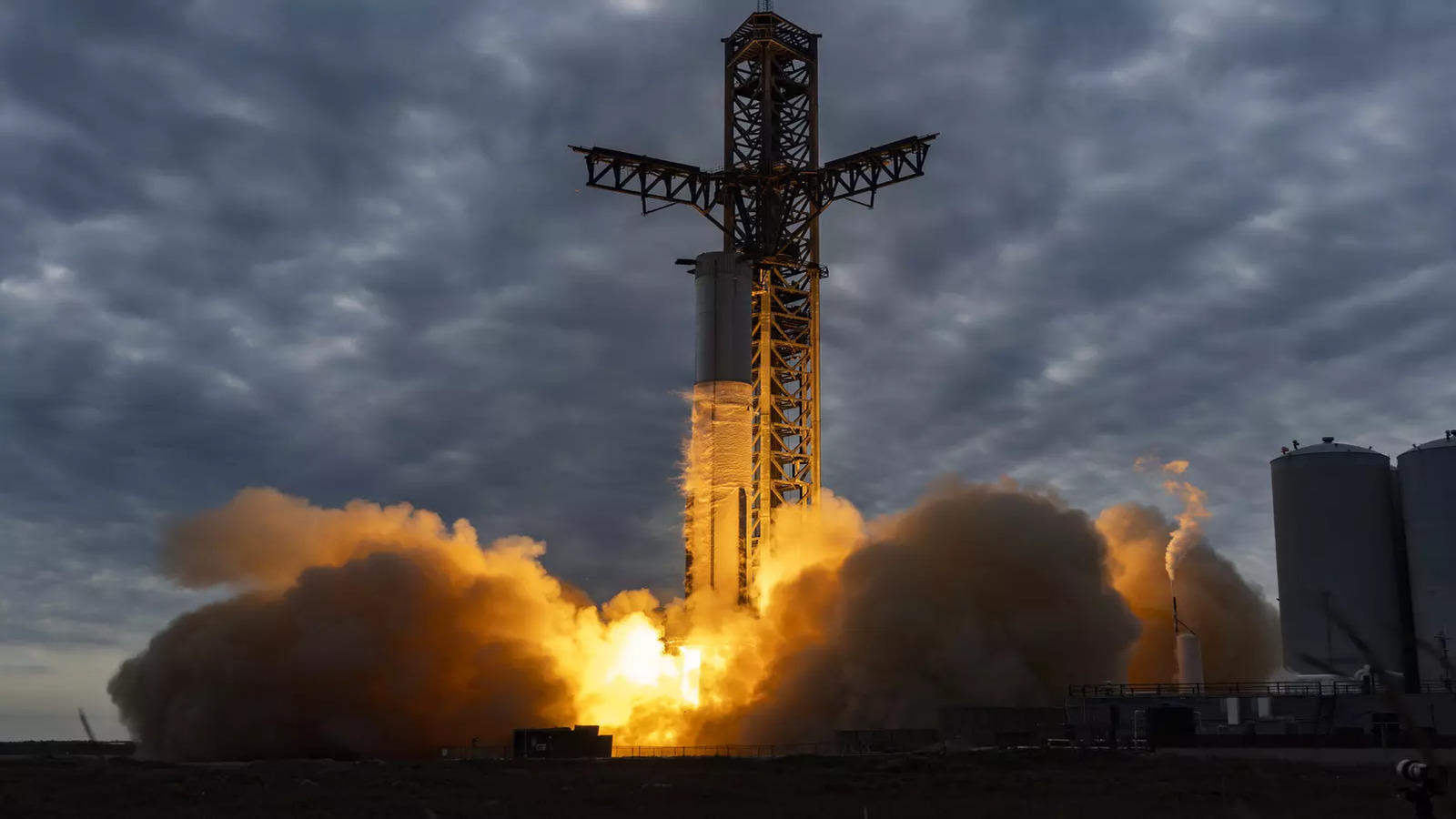 Watch SpaceX's Starship Soar Stunning Test Launch and Rocket Catch Lights Up the Sky---