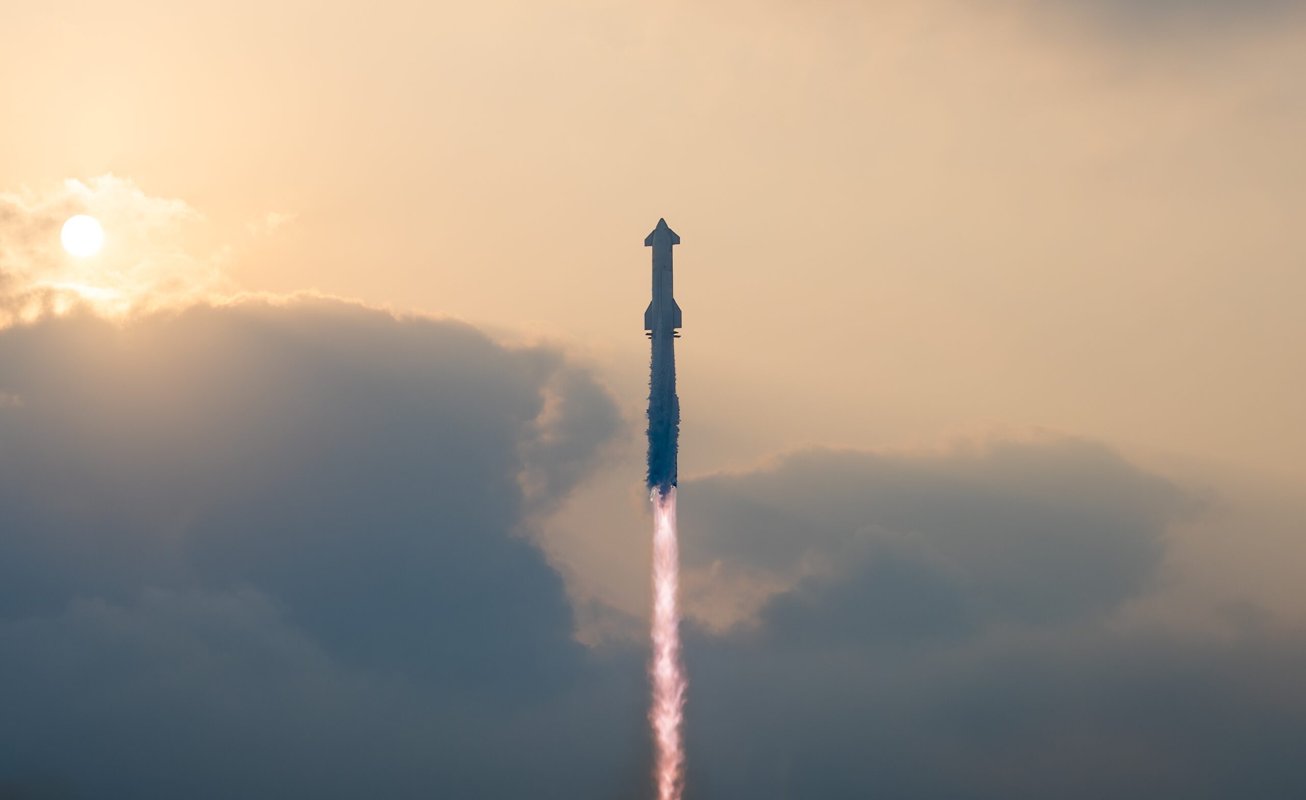 Watch SpaceX's Starship Soar Stunning Test Launch and Rocket Catch Lights Up the Sky----