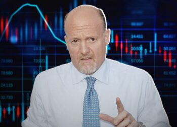 Why Jim Cramer Says Ignoring the Buzz on Amazon and Apple Stock Drops is Smart Investing---